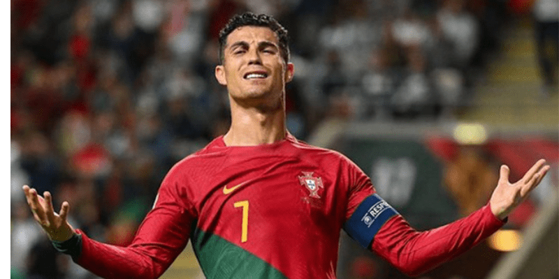 10 Cầu Thủ Vĩ Đại Nhất Lịch Sử: Ronaldo ở vị trí khá bất ngờ 4 Cầu thủ Cristiano Ronaldo